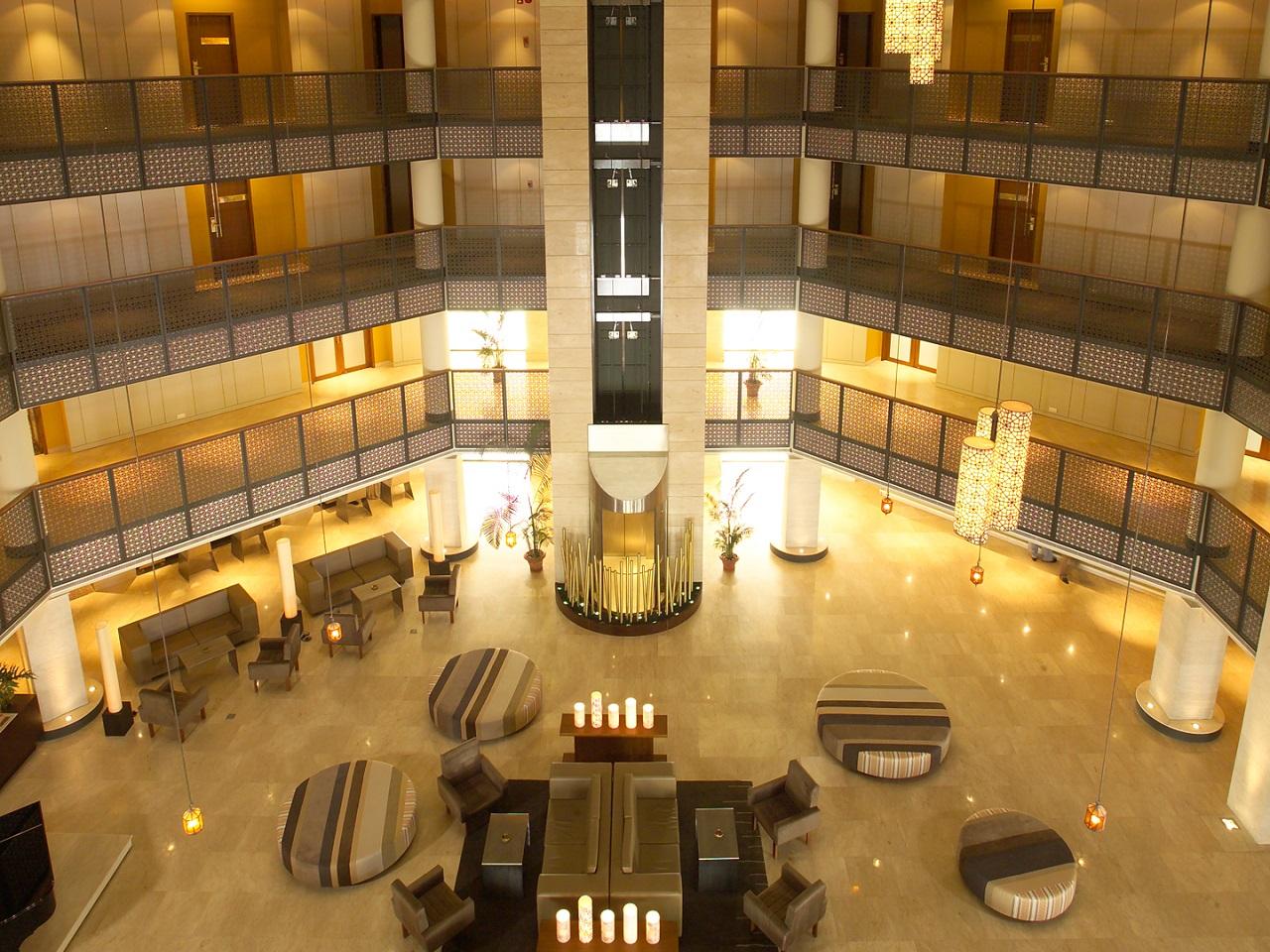 Отель Radisson Blu Dhaka Water Garden Экстерьер фото