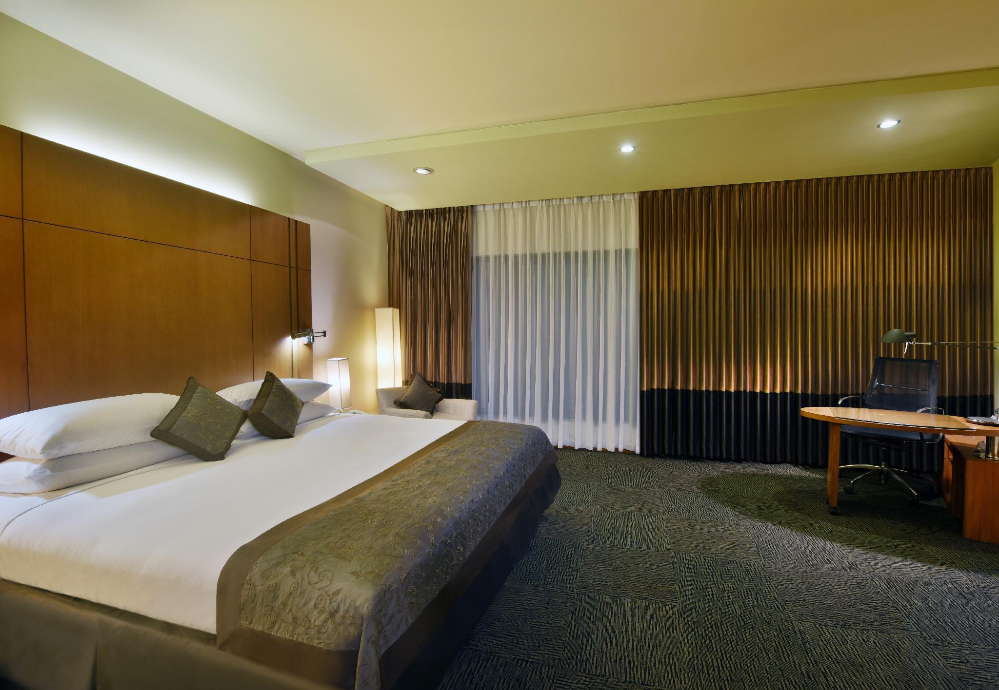 Отель Radisson Blu Dhaka Water Garden Экстерьер фото